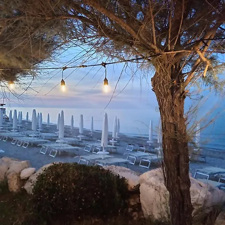 Conti 36 Terrazza Sul Mare 2lettini E Ombrellone דירה